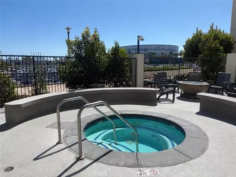 Exterior - 525 E Seaside Way #1109, Long Beach, CA 90802 photo 4 of 10