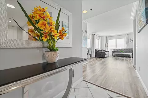 Entry Way - 525 E Seaside Way #1109, Long Beach, CA 90802 photo 3 of 6