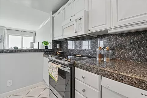Kitchen - 525 E Seaside Way #1109, Long Beach, CA 90802 photo 5 of 6