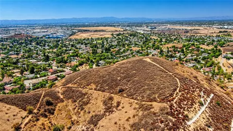10600 Helen Ave, Shadow Hills, CA 91040
