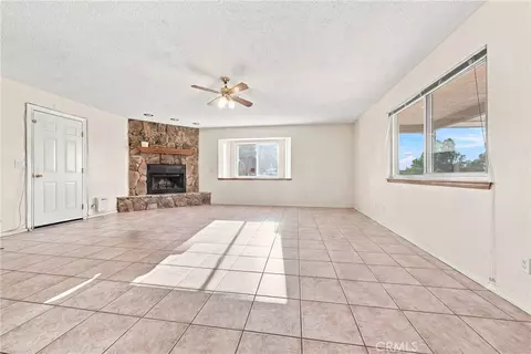 Living - 8609 Maple, Hesperia, CA 92345 photo 5 of 7