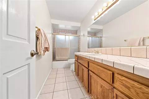Bath - 8609 Maple, Hesperia, CA 92345 photo 1 of 3