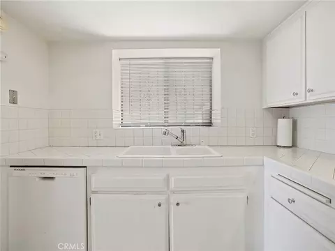 Kitchen - 1350 E Tujunga Ave, Burbank, CA 91501 photo 2 of 4