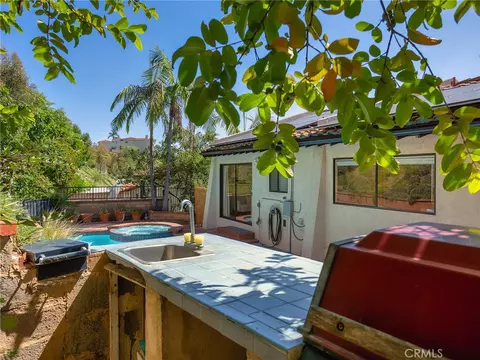 Exterior - 1350 E Tujunga Ave, Burbank, CA 91501 photo 11 of 13
