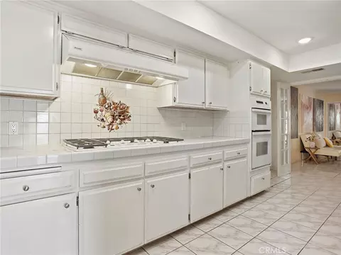 Kitchen - 1350 E Tujunga Ave, Burbank, CA 91501 photo 1 of 4