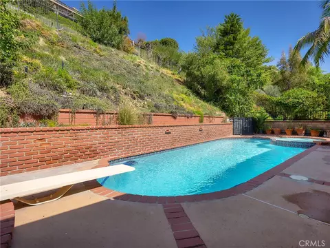 Exterior - 1350 E Tujunga Ave, Burbank, CA 91501 photo 9 of 13