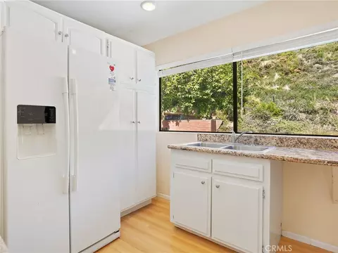 Kitchen - 1350 E Tujunga Ave, Burbank, CA 91501 photo 4 of 4
