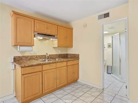 Kitchen - 1350 E Tujunga Ave, Burbank, CA 91501 photo 3 of 4