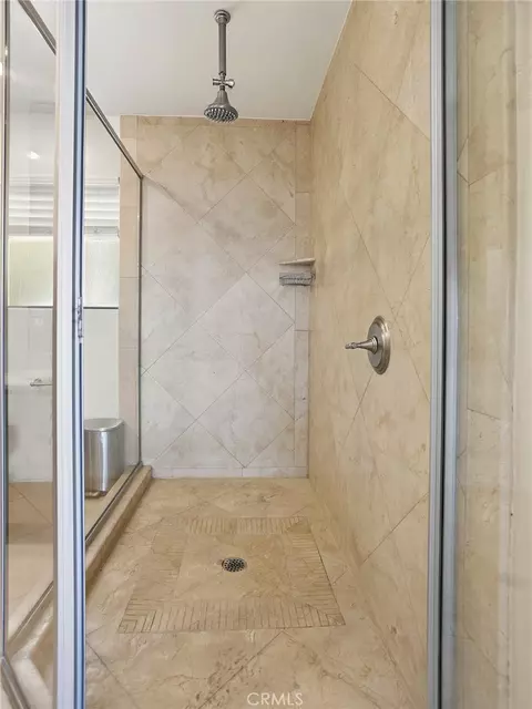 Bath - 1350 E Tujunga Ave, Burbank, CA 91501 photo 2 of 10