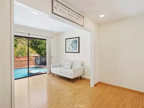 Living - 1350 E Tujunga Ave, Burbank, CA 91501 photo 5 of 5