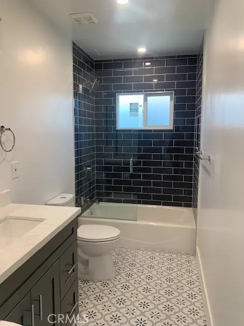 Bath - 5340 S J, Oxnard, CA 93033 photo 1 of 4