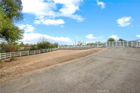 Exterior - 17920 Log Hl, Riverside, CA 92504 photo 15 of 17
