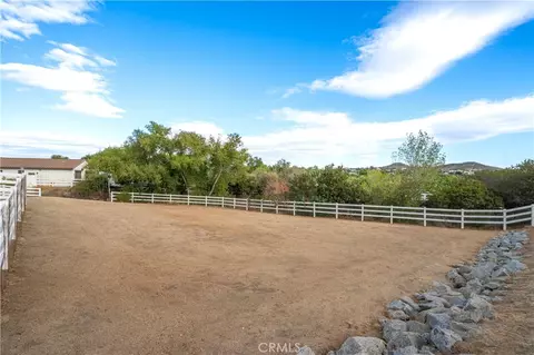 Exterior - 17920 Log Hl, Riverside, CA 92504 photo 16 of 17