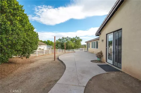 Exterior - 17920 Log Hl, Riverside, CA 92504 photo 13 of 17