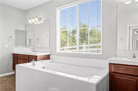 Bath - 17920 Log Hl, Riverside, CA 92504 photo 1 of 2