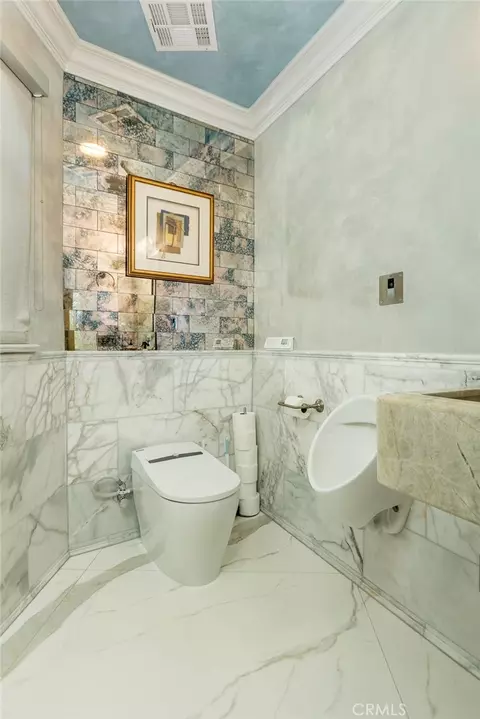 Bath - 330 Kempton Rd, Glendale, CA 91202 photo 7 of 12