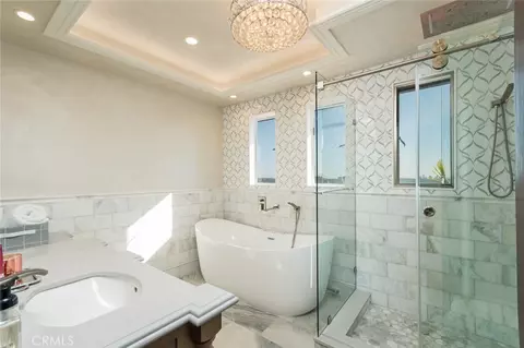 Bath - 330 Kempton Rd, Glendale, CA 91202 photo 10 of 12