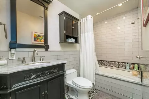 Bath - 330 Kempton Rd, Glendale, CA 91202 photo 8 of 12