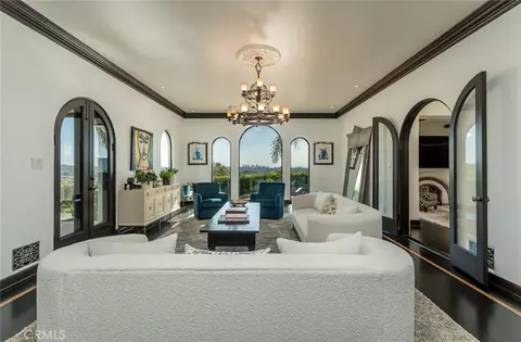Living - 330 Kempton Rd, Glendale, CA 91202 photo 1 of 10