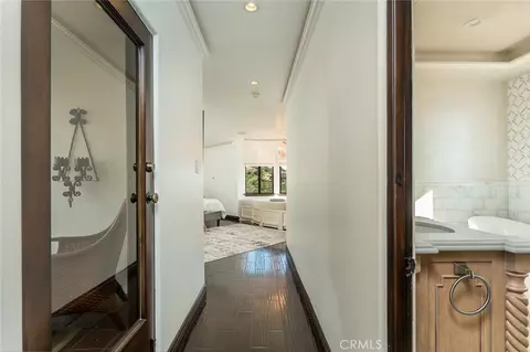 Entry Way - 330 Kempton Rd, Glendale, CA 91202 photo 5 of 5