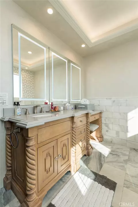 Bath - 330 Kempton Rd, Glendale, CA 91202 photo 11 of 12