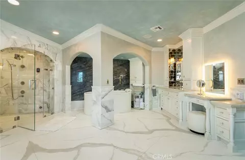 Bath - 330 Kempton Rd, Glendale, CA 91202 photo 3 of 12