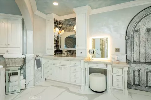 Bath - 330 Kempton Rd, Glendale, CA 91202 photo 6 of 12