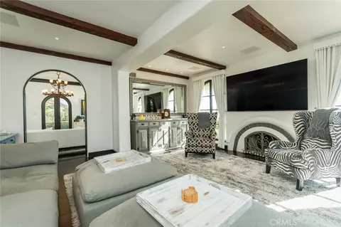 Living - 330 Kempton Rd, Glendale, CA 91202 photo 9 of 10