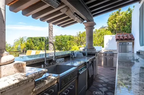 Kitchen - 330 Kempton Rd, Glendale, CA 91202 photo 1 of 1