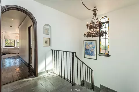 Entry Way - 330 Kempton Rd, Glendale, CA 91202 photo 3 of 5