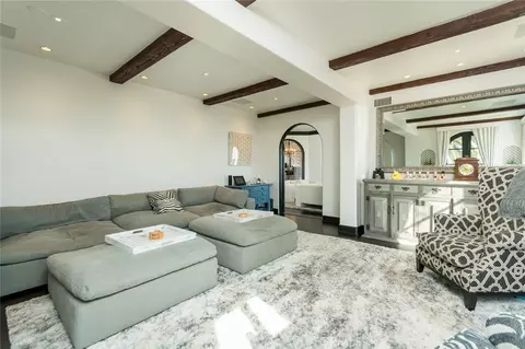 Living - 330 Kempton Rd, Glendale, CA 91202 photo 10 of 10