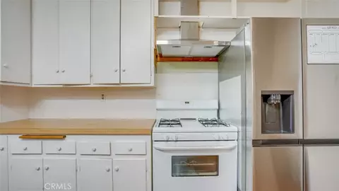 Kitchen - 330 S Griffith Park Dr, Burbank, CA 91506 photo 1 of 1
