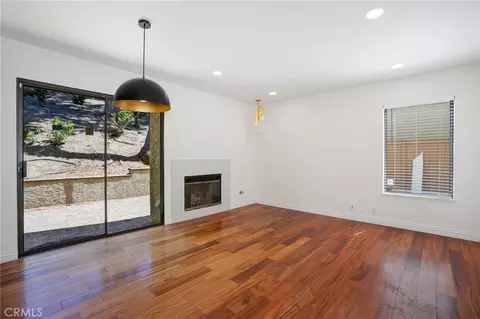 Living - 6820 Eaglehaven Ln, Oak Park, CA 91377 photo 5 of 10