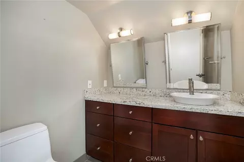 Bath - 6820 Eaglehaven Ln, Oak Park, CA 91377 photo 2 of 3