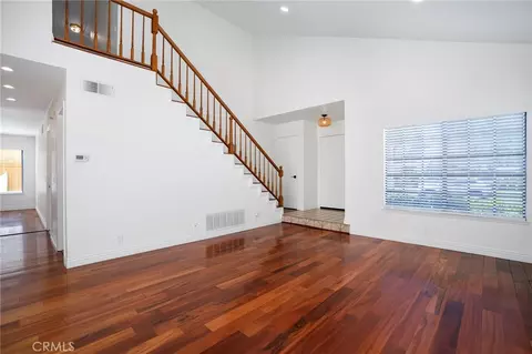 Living - 6820 Eaglehaven Ln, Oak Park, CA 91377 photo 1 of 10