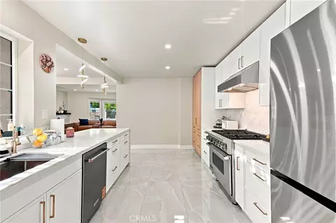 Kitchen - 6414 Corbin Ave, Reseda, CA 91335 photo 4 of 4