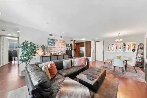 637 S Fairfax Ave #401, Los Angeles, CA 90036