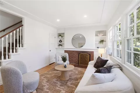 Living - 609 Granada St #55, Glendale, CA 91205 photo 3 of 4