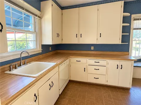 Kitchen - 710 D, Taft, CA 93268 photo 1 of 2