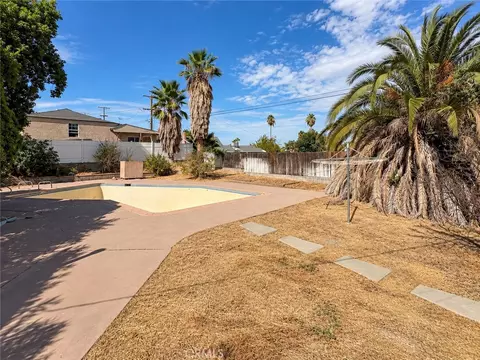 Exterior - 710 D, Taft, CA 93268 photo 4 of 7