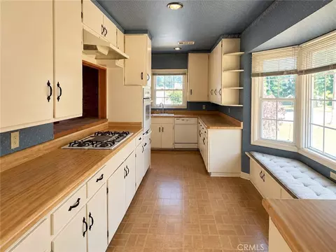 Kitchen - 710 D, Taft, CA 93268 photo 2 of 2