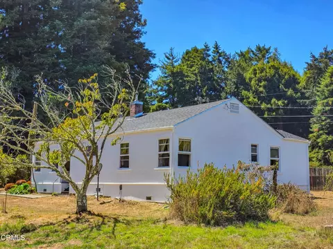 21601 Hellman Ln, Fort Bragg, CA 95437