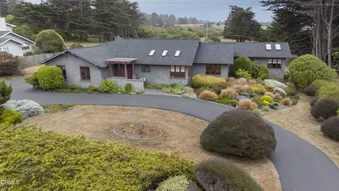 45351 S Caspar Dr, Mendocino, CA 95460