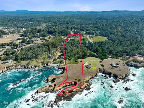 17290 Ocean Dr, Fort Bragg, CA 95437