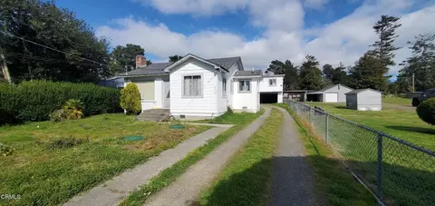 19121 Olsen Ln, Fort Bragg, CA 95437