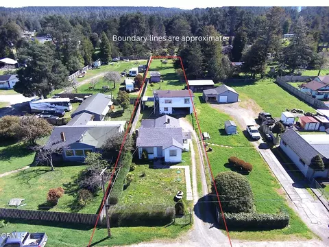 19121 Olsen Ln, Fort Bragg, CA 95437