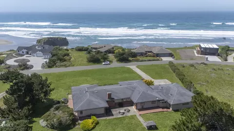 32853 Ocean Meadows Cir, Fort Bragg, CA 95437