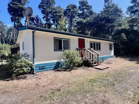 18751 Sears Ln, Fort Bragg, CA 95437