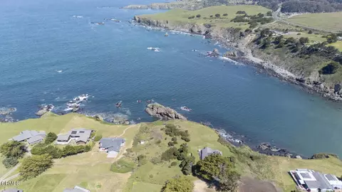 2771 Seaside Ct, Albion, CA 95410