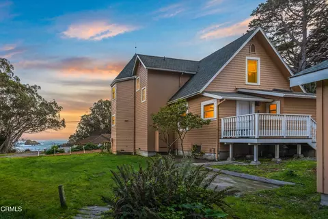 45180 Headlands Dr, Little River, CA 95456
